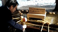Foto: Kuil Shinto ini menaungi kurang lebih 200 ribu penduduk Kota Sapporo. Biasanya, pemeluk Shinto akan datang ke kuil ketika ada momen  kelahiran, pernikahan, atau ada sanak saudara yang meninggal, tapi pengunjung biasa juga boleh mampir (Aryo/detikTravel)