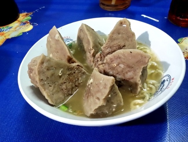 Mampir ke Kawasan Pamulang? Nikmati Saja Roti Bakar, Sop Iga hingga Bakso Bom