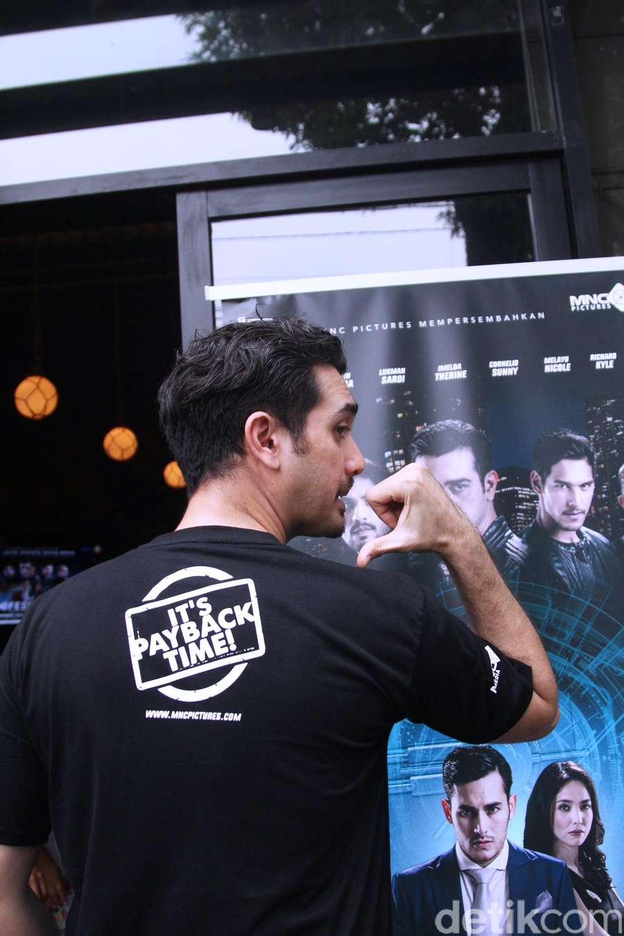 Cerita Terbaru Fachri Albar Cerita Film Terbaru Foto 3 Cerita Terbaru Fachri Albar Cerita Film Terbaru Foto 3
