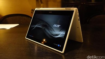 Pengguna dapat melipat ke belakang hingga 360 derajat, menjadikan notebook ini seperti tablet. Foto: Adi Fida Rachman/detikINET
