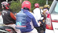 Bisa jadi ide untuk membuat tas punggung model baru nih, bisa isi air dan kasih selang ke depan deh, jadi kalau haus tinggal sedot.  Foto: Steve Hardin