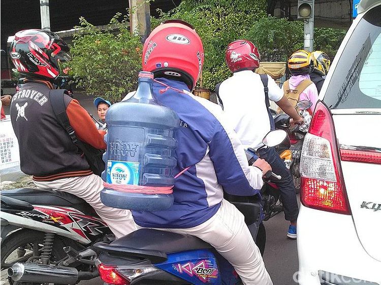 Tas Punggung Serba Guna