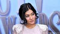 Tatapan Naysilla ini mungkin bisa bikin lelaki geer. Pool/Noel/detikFoto.
