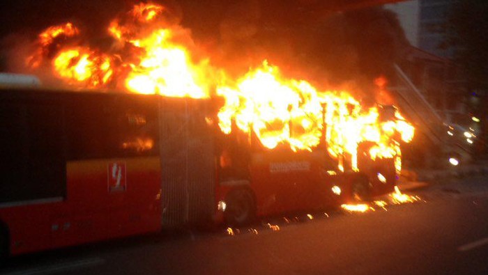 Bus Terbakar di Depan BNN, TransJ Setop Operasional 30 Bus Ankai Sementara
