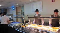 Makanan di Flight Catering ini sehat-sehat. Terjaga kualitas dan rasanya, untuk menjaga kondisi tubuh fit calon pramugari dan awak kabin (Afif/detikTravel)