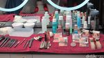 Potret Kelas Make Up Pramugari Emirates