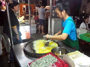 Jajanan Wajib Coba di Pasar Malam Taiwan: Oyster Omelette