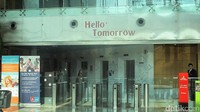 Emirates Aviation College Crew Training berlokasi di Al Rebat Street, tak jauh dari Bandara Dubai. Gedungnya punya 7 lantai yang masing-masing lantai memiliki fasilitas pelatihan awak kabin (Afif/detikTravel)
