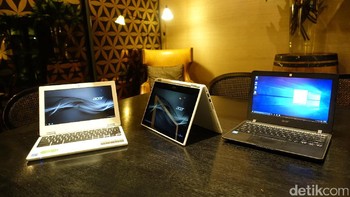 Tiga notebook berbasis Chrome OS. Satu lagi mengusung Windows 10. Foto: Adi Fida Rachman/detikINET