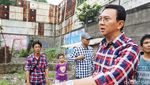 Lihat Sungai di Pasar Minggu, Ahok Panjat Pagar