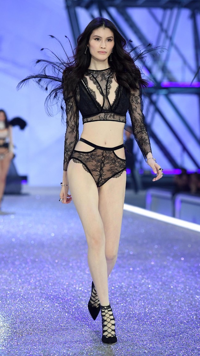 Koleksi Fashion Show Victorias Secret 2016. [Photo by Pascal Le Segretain/Getty Images for Victorias Secret]
