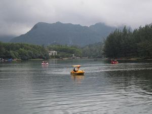 Celebrity on Vacation: Berenang di Sungai Raba Banda Aceh