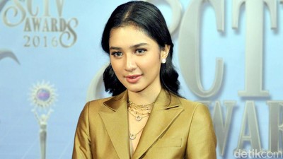 Tampil Boyish, Mikha Tambayong Tetap Cantik
