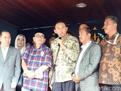 Gubernur nonaktif DKI Jakarta Basuki Tjahaja Purnama (Ahok) di Kejaksaan Agung, Kamis (1/12/2016)