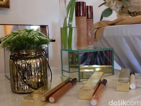 Kosmetik Becca Rilis di Indonesia Membawa Beragam Produk Highlighter