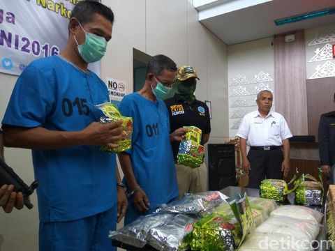  BNN Provinsi Aceh menangkap tiga orang pengedar sabu seberat 17 kilogram.