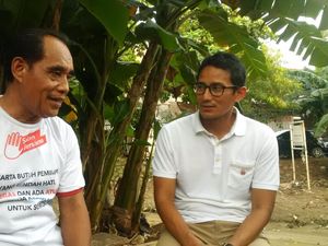 Kampanye di Pinggir Kali, Sandiaga Janjikan Jembatan Cinta