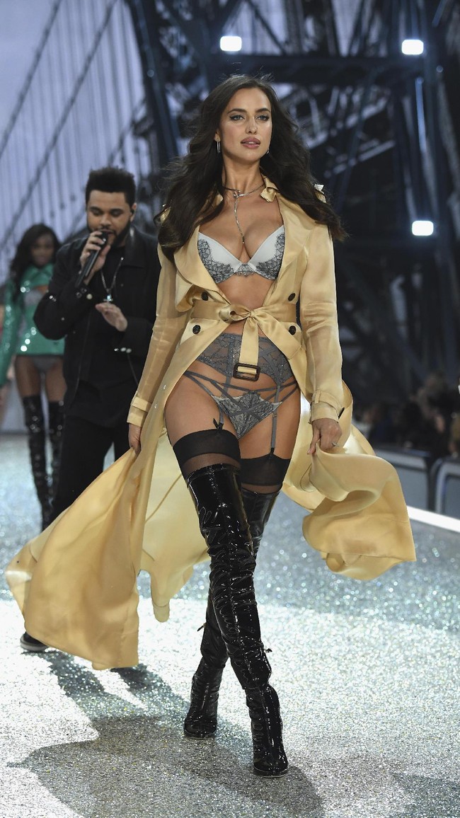 Koleksi Fashion Show Victorias Secret 2016. [Photo by Pascal Le Segretain/Getty Images for Victorias Secret]