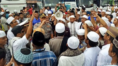 Massa Aksi 2 Desember Berangkat dari Surabaya