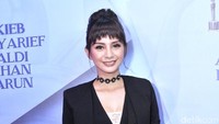 Kirana menyebut penampilan glamor tak harus dengan longdress. Pool/Noel/detikFoto.