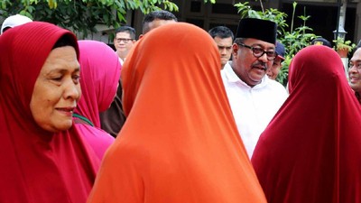 Rano Karno Sapa Warga Kecamatan Kelapa Dua
