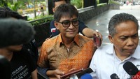 Choel menjadi tersangka kasus dugaan korupsi proyek pembangunan Pusat Pendidikan Pelatihan dan Sekolah Olahraga Nasional (P3SON) Hambalang tahun anggaran 2010-2012. Dia diduga memanfaatkan jabatan kakaknya sebagai Menpora saat itu, untuk meraup untung dari proyek Hambalang. Choel diduga mendapatkan keuntungan sekitar Rp 4 miliar dari proyek ini.