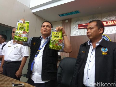  BNN Provinsi Aceh menangkap tiga orang pengedar sabu seberat 17 kilogram.