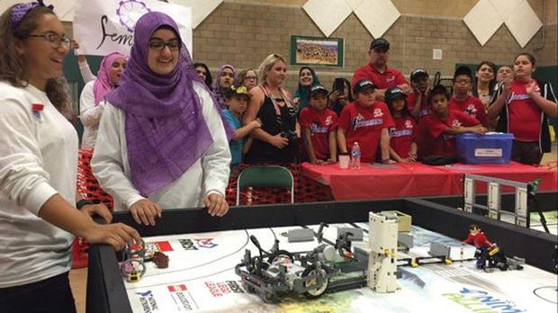 Menang Kompetisi Robot Jadi Cara Remaja AS Protes ke Donald Trump