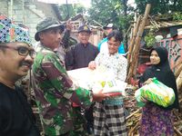  Plt Sekda Kabupaten Banyuwangi Tinjau Korban Puting Beliung