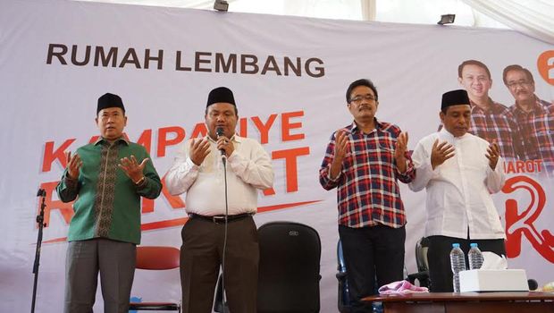 Djarot mengajak para pendukung di Rumah Lembang berdoa bersama.