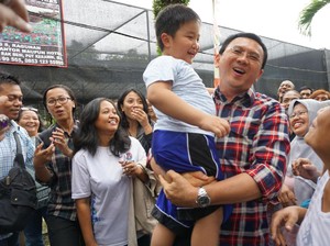 Usai Pelimpahan Bukti di Kejagung, Ahok Blusukan ke Ragunan