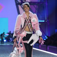 Koleksi Fashion Show Victorias Secret 2016. [Photo by Pascal Le Segretain/Getty Images for Victorias Secret]