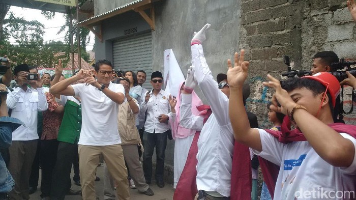 Disambut Joget Salam Bersama, Sandiaga Ikut Joget Bareng Satria 3
