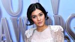 Cantiknya Naysilla Mirdad dengan Cape Dress