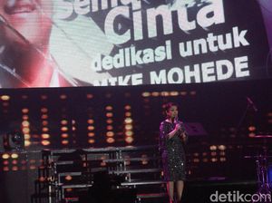 Konser Penuh Cinta untuk Mike Mohede