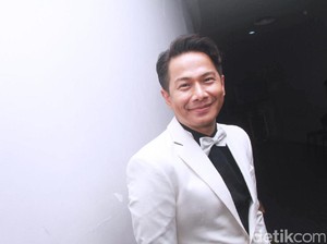 Delon Diceraikan Yeslin Wang karena Sering ke Kasino?
