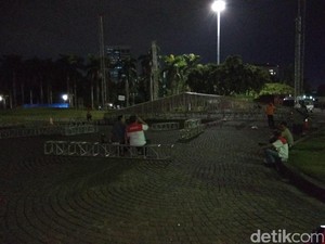 Polisi dan Kendaraan Taktis Siaga di Monas, Mimbar Aksi 2 Desember Disiapkan