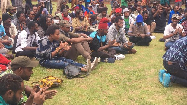 Terobos Barikade Polisi di HI, Ratusan Mahasiswa Papua Dibawa ke Polda