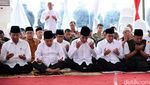 Jokowi Salat Jumat di Monas