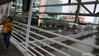 Jalan Hayam Wuruk dan Jalan Gajah Mada Jakarta terlihat lengang karena adanya aksi damai  2 Desember di Monas.