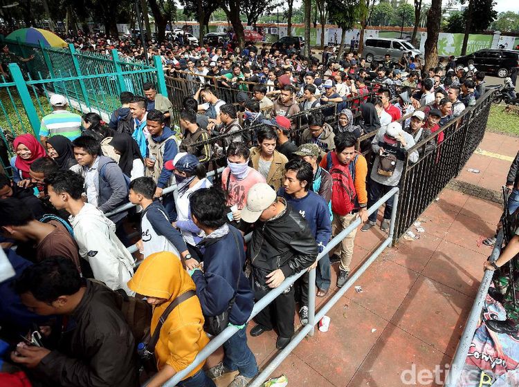 Antrean Tiket Semifinal Indonesia-Vietnam Mengular