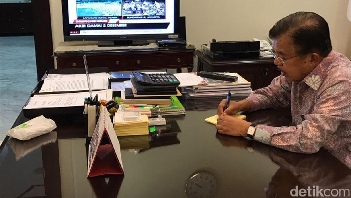 JK Pantau Aksi Damai dari Kantor Wapres