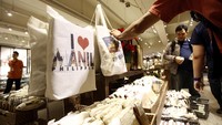 Harga suvenir dan oleh-oleh yang ada di Kultura juga sudah jelas dan pasti kualitasnya. Bila dibandingkan dengan yang di kaki lima, jelas tidak berbeda jauh (Rachman/detikTravel)