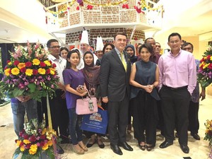 Signature Christmas Log Cake Spesial Indy Barends Bisa Didapat di Hotel Berbintang Ini