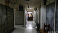 Sejumlah toko tutup.