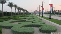 Zaabeel Palace bak alun-alun. Punya lapangan luas serta deretan kebun berisikan tanaman hias. Tempatnya bersih dan bikin nyaman turis untuk betah berlama-lama (Afif/detikTravel)