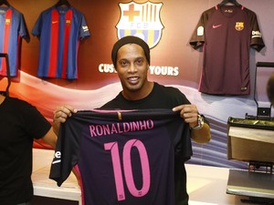 Ronaldinho Siap Bantu Chapecoense