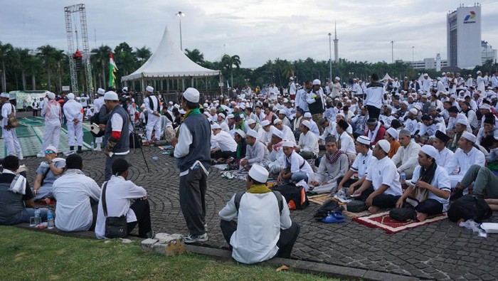 Massa Aksi 2 Desember Mulai Gelar Sajadah di Lapangan Monas