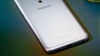 Selebihnya masih tampak sama dengan Pro 6 versi reguler, terutama tampilan secara keseluruhan. Ada tiga warna yang ditawarkan yakni silver, hitam, dan gold. Foto: Istimewa