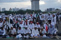 Massa Aksi 2 Desember Mulai Gelar Sajadah di Lapangan Monas